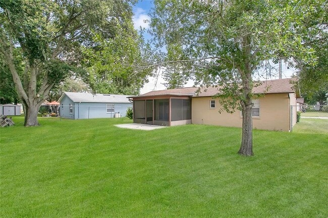 Building Photo - 405 Long Dr