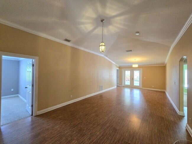 Building Photo - 4 Bedroom 2 bath in Sedona Palms