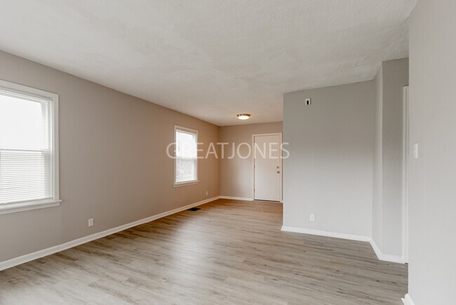 Building Photo - 3448 N Leland Ave