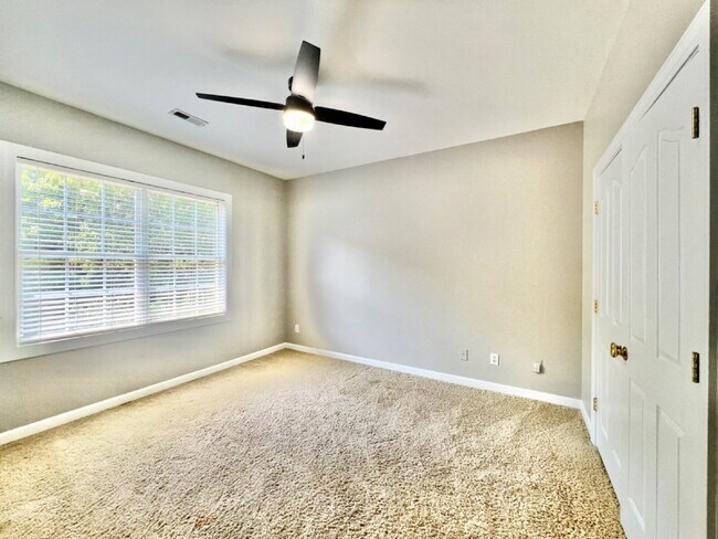 Building Photo - SPACIOUS AND CONVENIENT