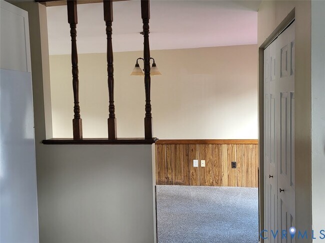 Building Photo - 206 Spring Dr
