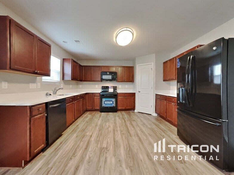 Building Photo - 335 Thistle Downs Dr