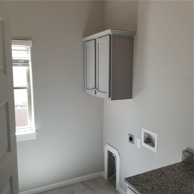 Building Photo - 2383 W Houston St