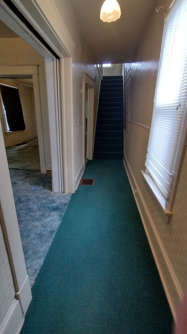 Building Photo - 307 Summit Ave