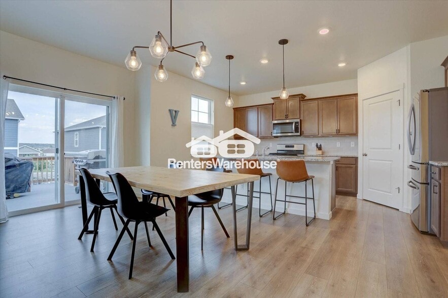 Building Photo - 2042 Rosette Ln