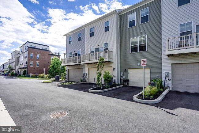 Building Photo - 14263 Travilah Rd