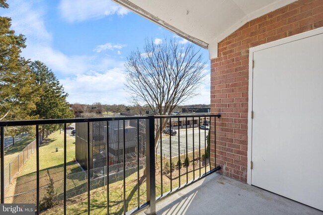 Building Photo - 804 Quince Orchard Blvd