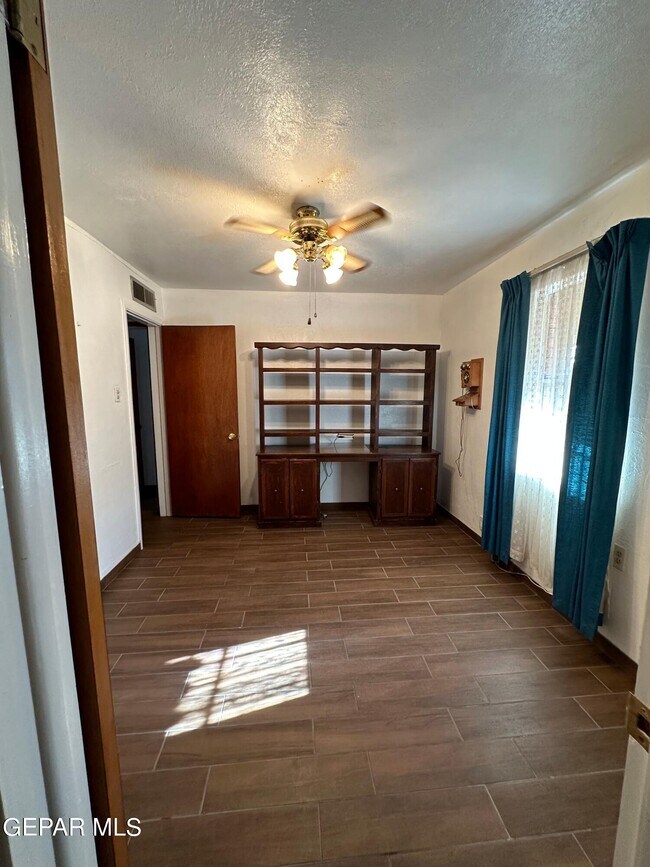 Building Photo - 5205 Flower Dr