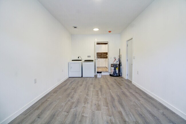 Building Photo - 1730 NE 170th St