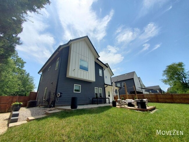 Building Photo - 5018 Double Lakes Dr