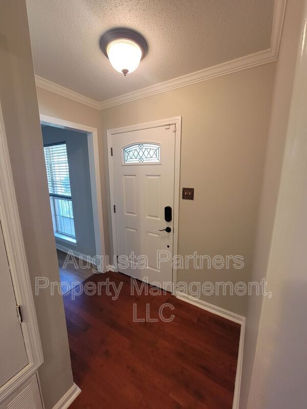 Building Photo - 157 Moss Creek Dr