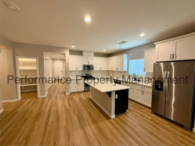 Building Photo - 7215 Canyon Creek Dr