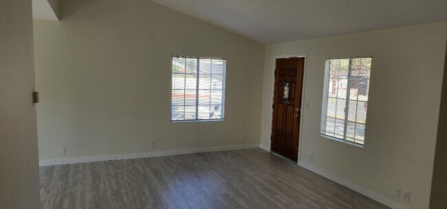 Building Photo - 544 Virginia St