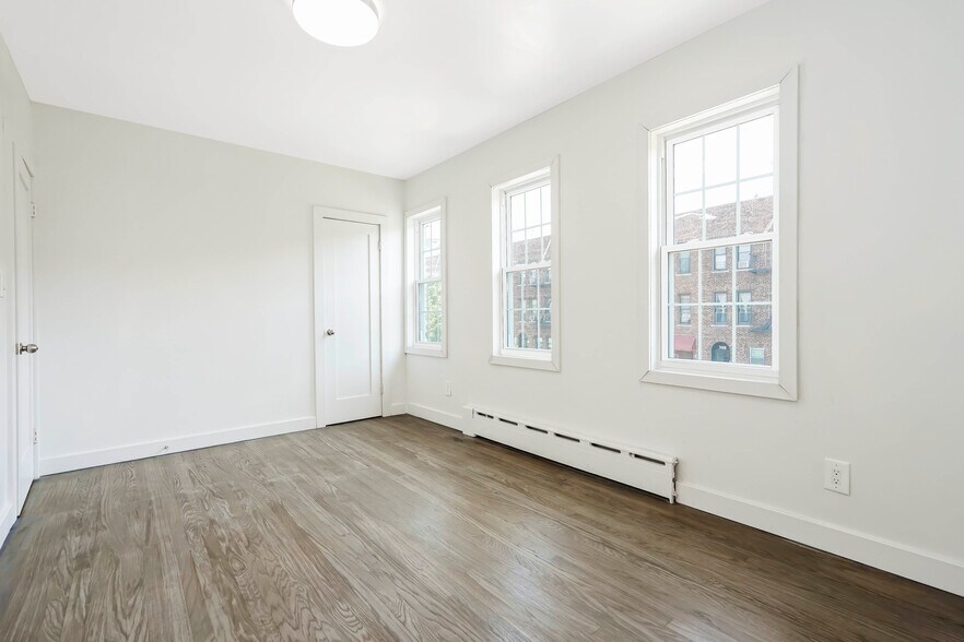 Building Photo - 309 Covert St