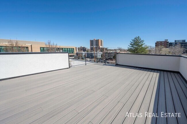 Building Photo - 830 Cherry St