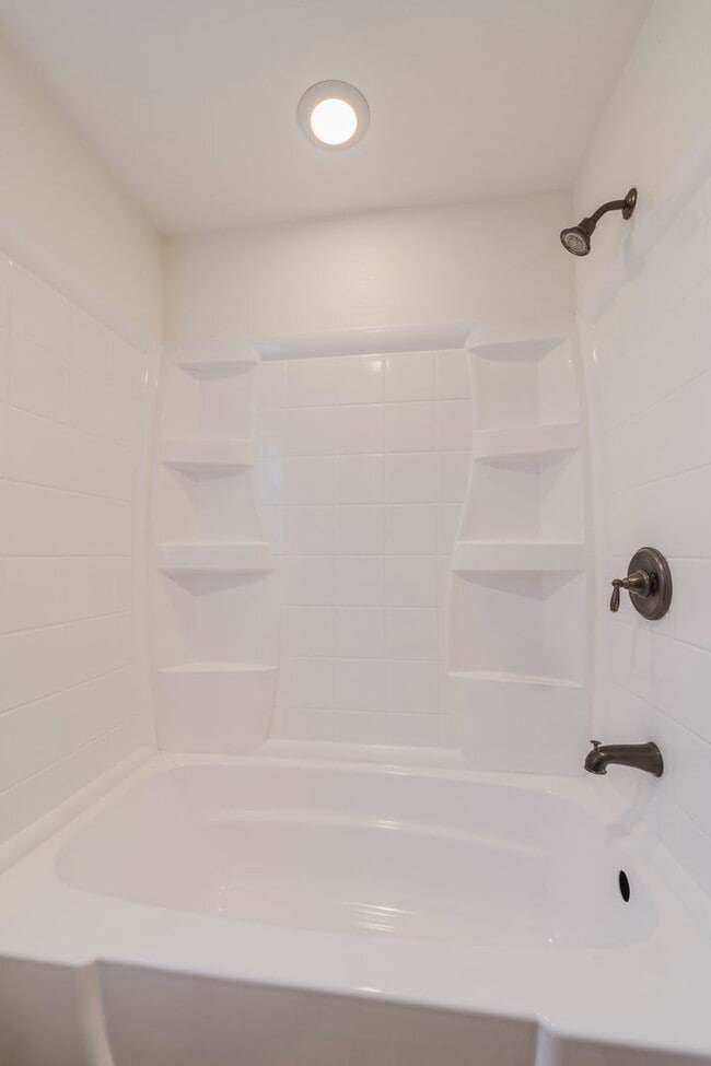 Building Photo - Cozy Condo in Manhattan Beach!