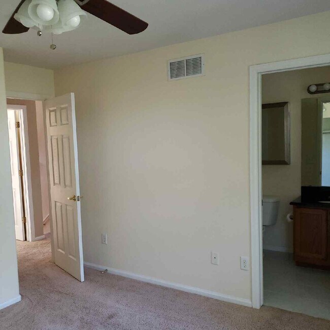 Building Photo - 2233 Watersong Cir