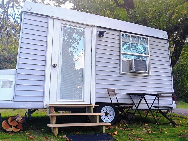 Building Photo - 80 Perkins Ave