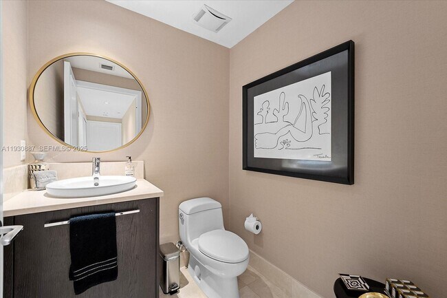 Building Photo - 17121 Collins Ave