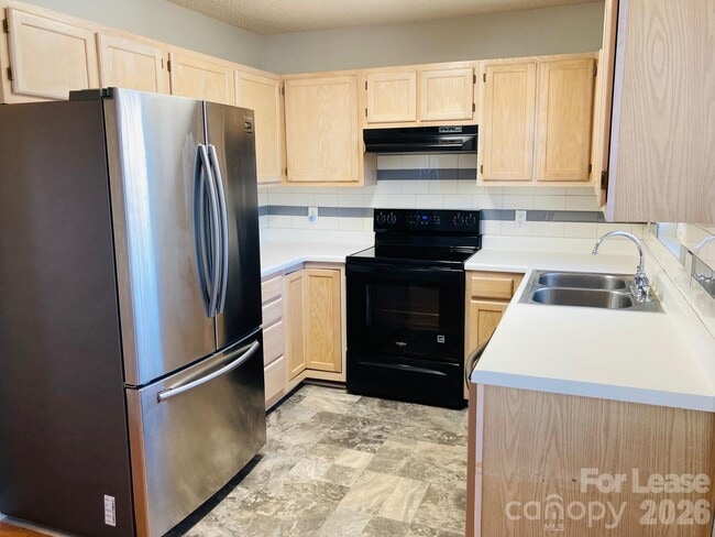 Building Photo - 7781 Red Robin Trail