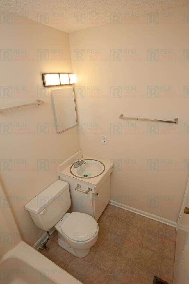 Building Photo - 8722 Rollingwood Rd