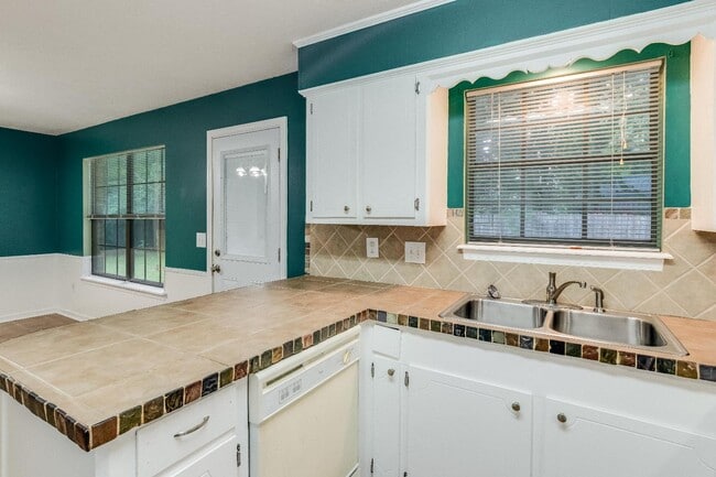 Building Photo - 201 Shadow Cove