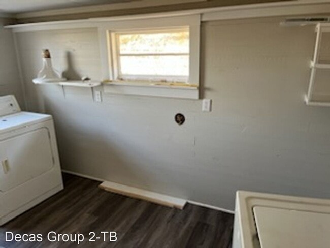 Building Photo - 4 br, 1.5 bath House - 5102 Cedar St.