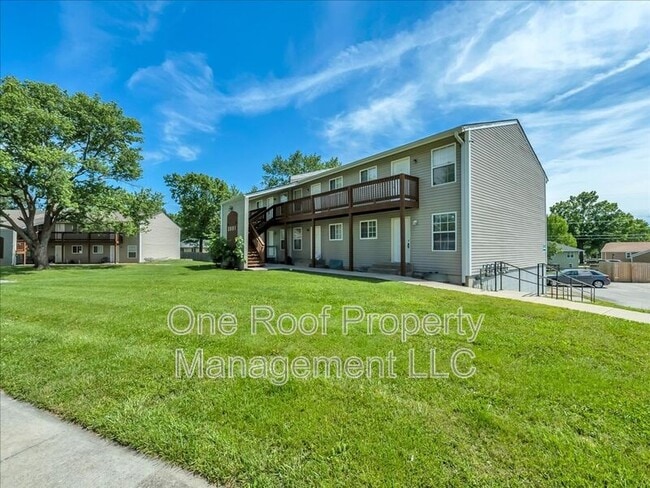 Building Photo - 2001 Chateau Dr