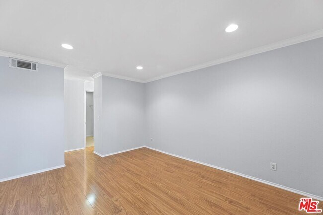 Building Photo - 5325 Newcastle Ave