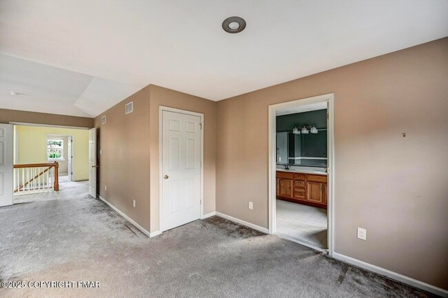 Building Photo - 115 Daffodil Dr