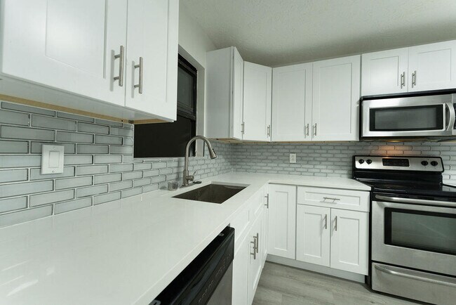 Building Photo - 1181 SW Sarto Ln