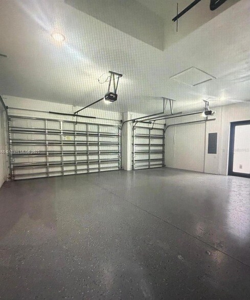 Building Photo - 4304 NW 27th Ln