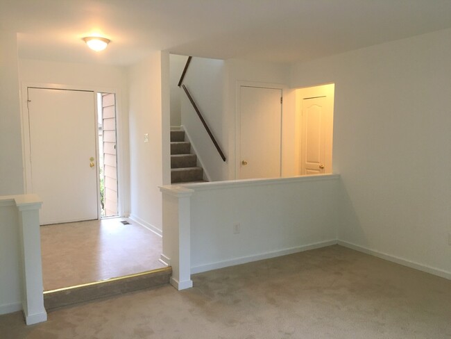 Building Photo - Spacious 4 Bedroom House in Beautiful Colu...