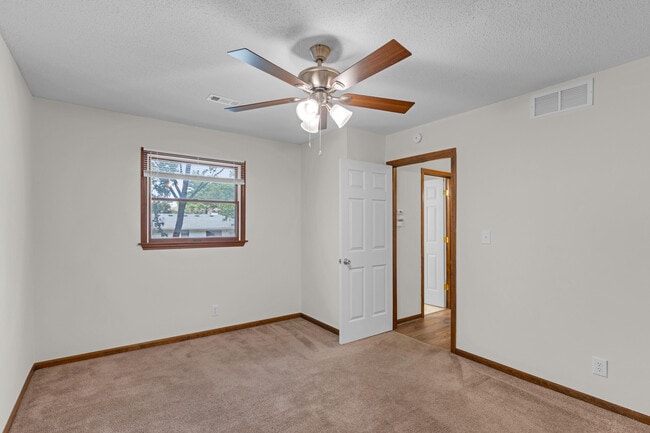 Building Photo - 2701 Poppy Way