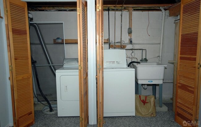 Building Photo - 48 Astor Ct
