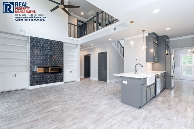 Building Photo - 3527 Pershing Dr