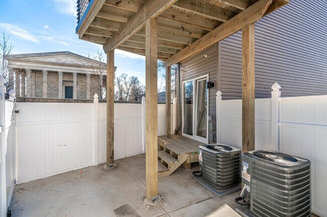 Building Photo - 2045 N College Ave