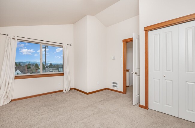 Building Photo - 3Bd/2Ba Seattle Townhouse