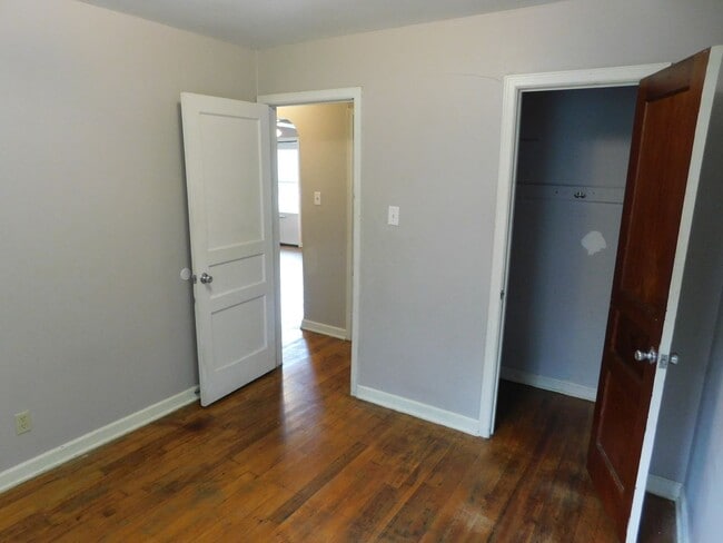 Building Photo - Very nice 3 bedroom/1 bath in El Dorado!