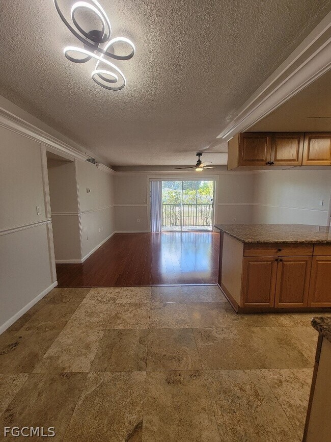 Building Photo - 1372 Archer St