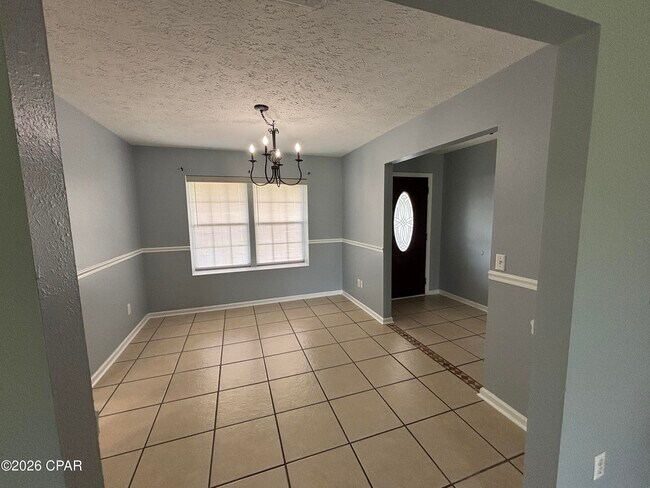 Building Photo - 6903 Ross Dr