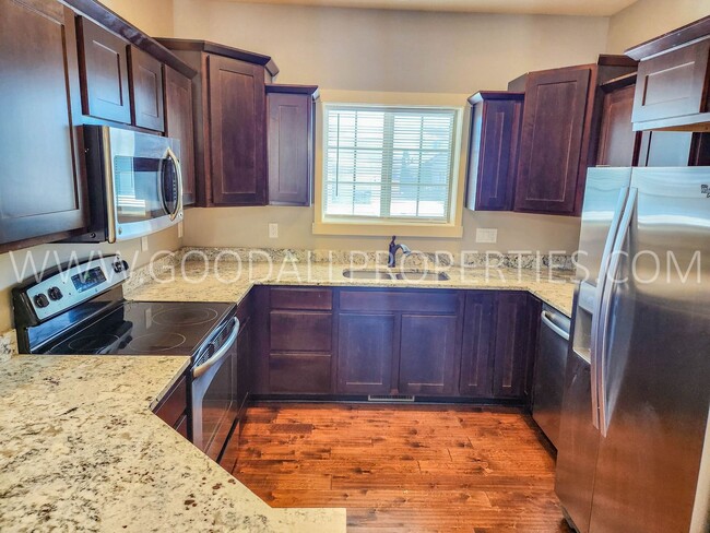 Building Photo - Beautiful 3 Bedroom 2.5 Bath walkout ranch in Ankeny