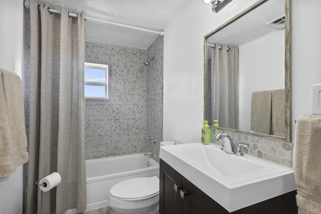 Building Photo - 17 Jose I Garcia Rd