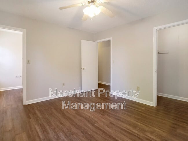 Building Photo - 106 E Bay Ct