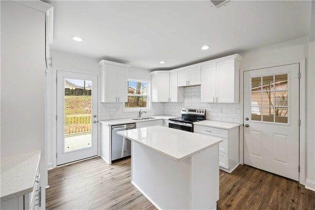 Building Photo - 1506 Sycamore Dr NW