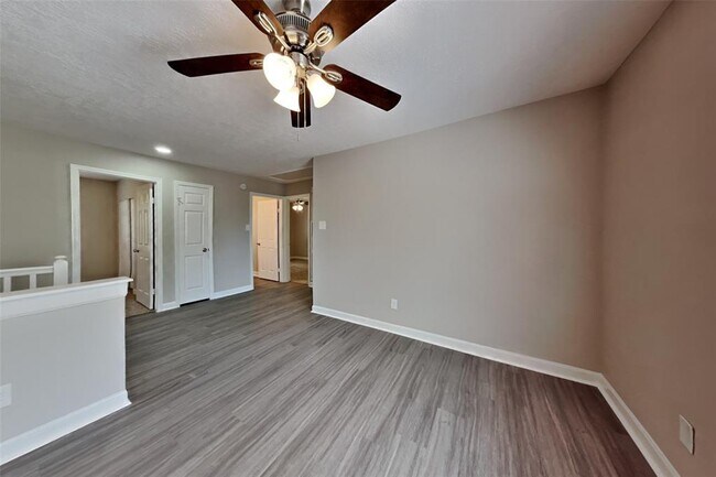 Building Photo - 6910 Springcrest Ct