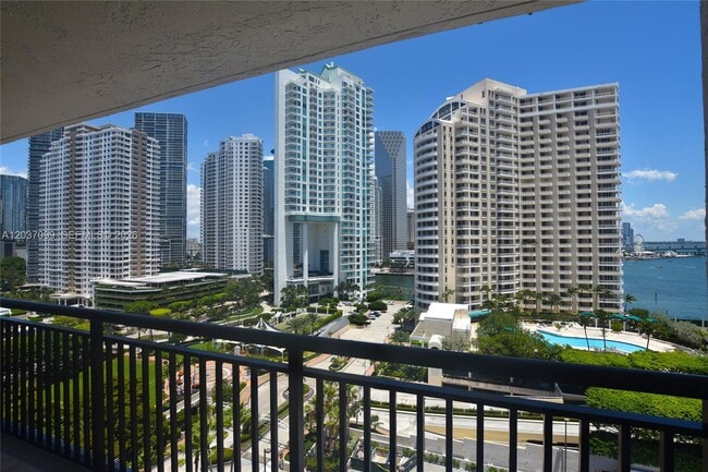 Building Photo - 540 Brickell Key Dr