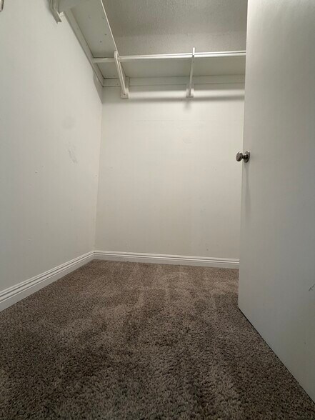 Building Photo - 5143 Bakman Ave