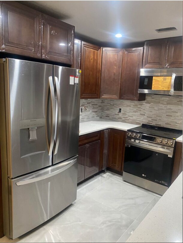 Building Photo - 1122 N Powers Dr