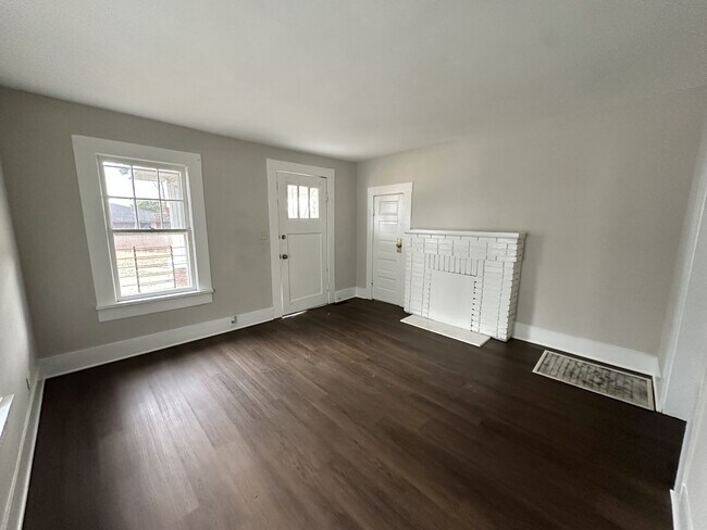 Building Photo - 1249 Waverly St